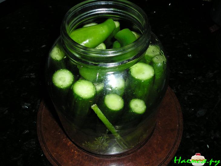 Огурцы маринованные с чесночком