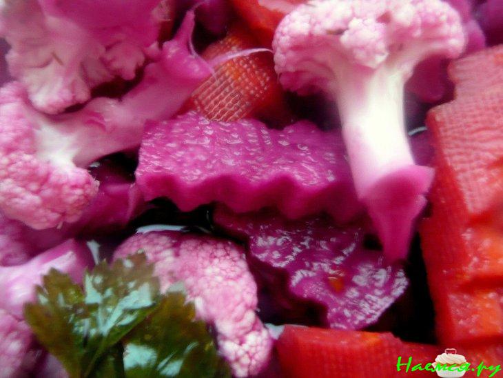 Цветная капуста и другие овощи маринованные в фиксе овощном