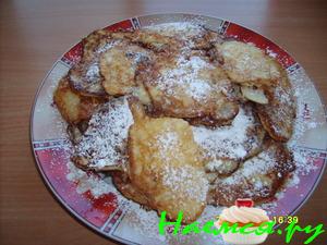 Блинчики с яблоками и сметаной