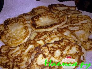 Оладушки 'Воскресные' (с сыром,изюмом и т.д) Оладушки 'Воскресные' (с сыром,изюмом и т.д)