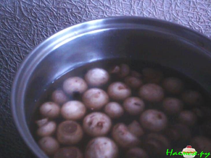 Отварные шампиньоны маринованные