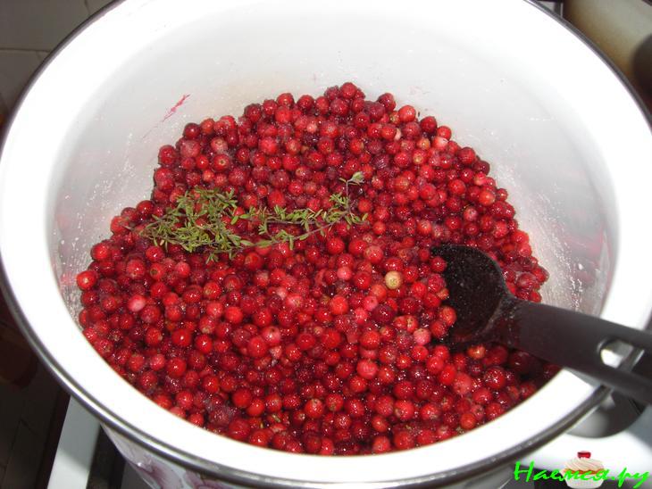 Брусничное варенье с корицей и чебрецом Брусничное варенье с корицей и чебрецом