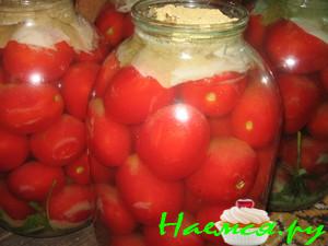 Соленные, ядреные, бочковые помидоры из банки