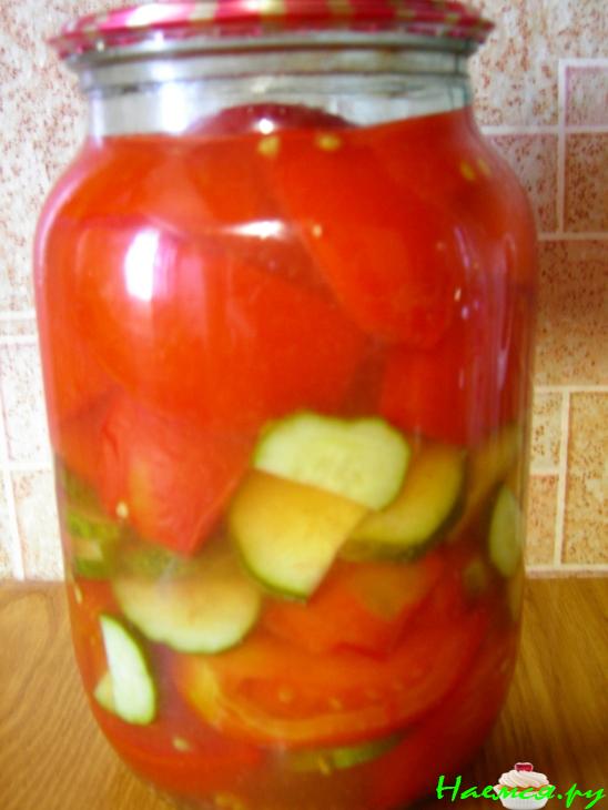 Консервированный салат из помидоров и огурцов Консервированный салат из помидоров и огурцов