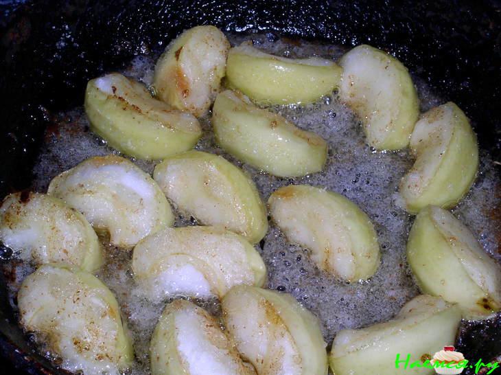 Блинчики с жареными яблоками Блинчики с жареными яблоками