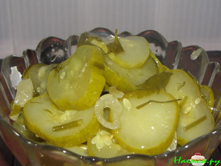 Консервированная закуска: резанные огурцы в собственном соку