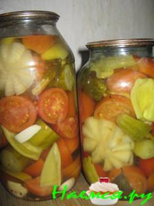 Маринованные помидоры с огурцами Маринованные помидоры с огурцами