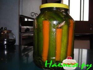 Малосольные огурчики и морковь