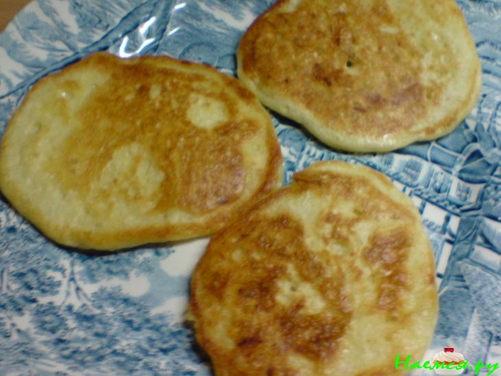 Картофельные оладьи на дрожжевом тесте с пикантной подливкой