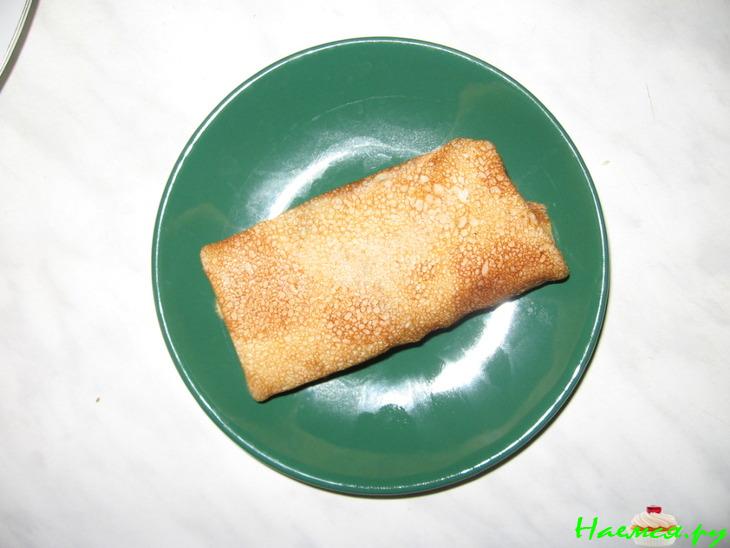 Чайные блинчики с яичницей и зеленым луком