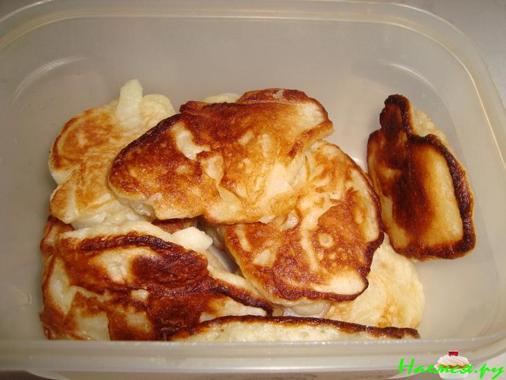 Оладьи с яблоками (на дрожжах) Оладьи с яблоками (на дрожжах)