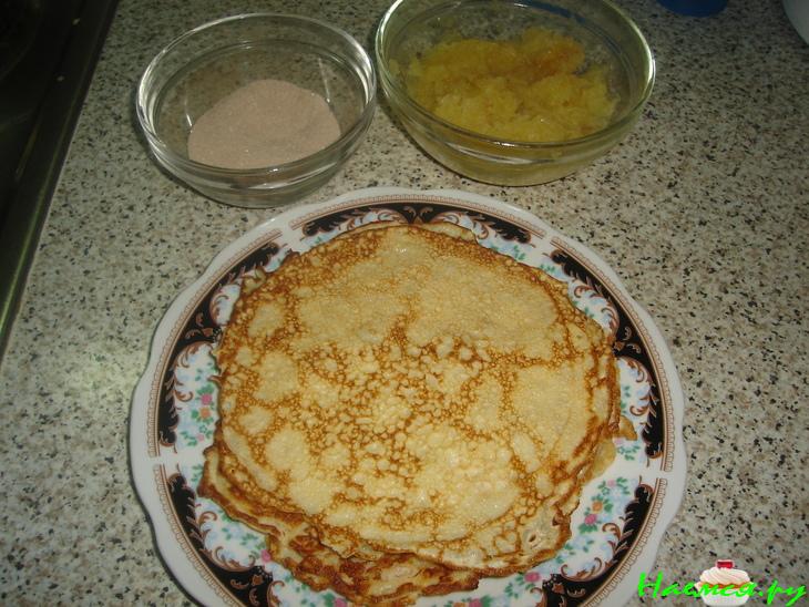 Блинчики с яблоком и корицей