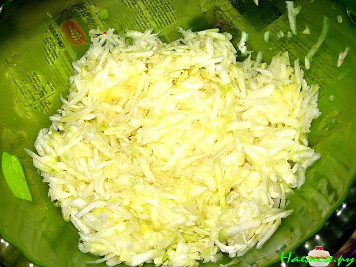 Кабачковые оладушки с соусом