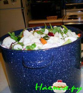 Квашенная белокачанная и цветная капуста со свеклой