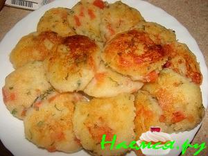 Картофельные лепёшки с помидорами и зеленым луком