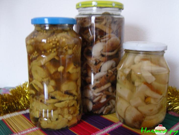 Грибы маринованные с чесноком