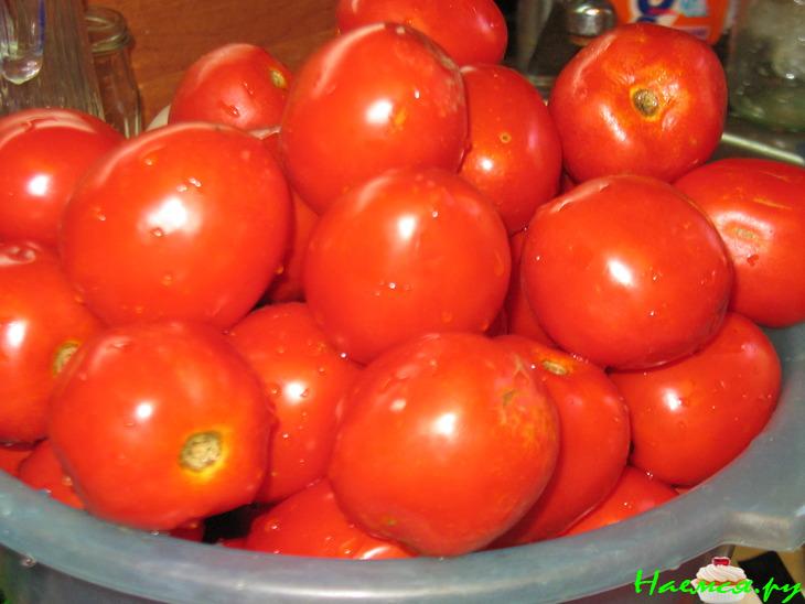 Помидоры с базиликом