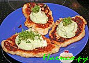 Оладьи из земляной груши (топинамбур) с кремом из авокадо