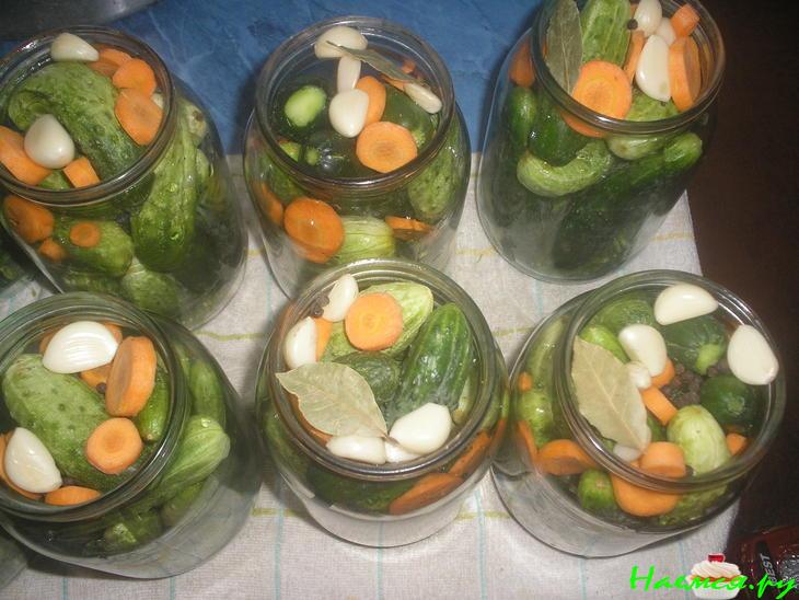 Огурцы с морковкой