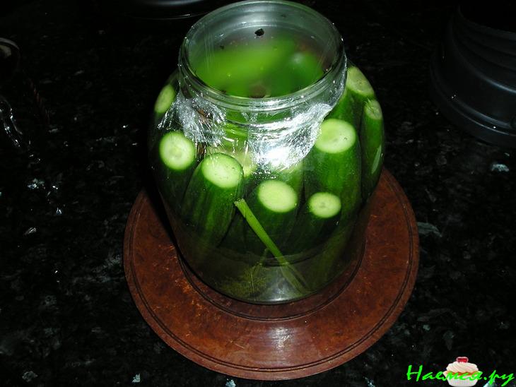 Огурцы маринованные с чесночком