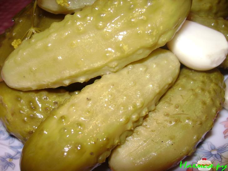 Огурчики маринованные, хрустящие, с чесноком
