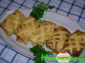 Блинчики в сырную клеточку, фаршированные курятиной