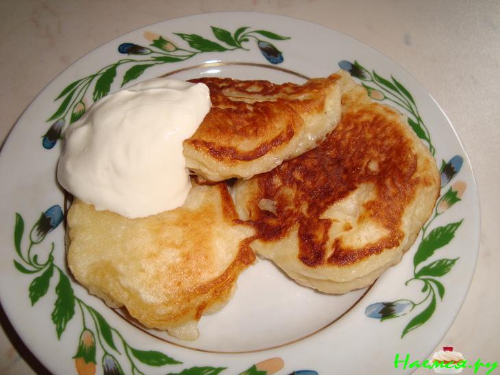 Оладьи с яблоками (на дрожжах) Оладьи с яблоками (на дрожжах)