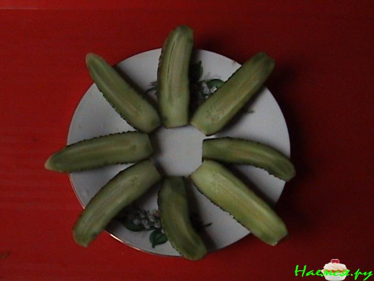 Малосольные огурчики с хреном Малосольные огурчики с хреном