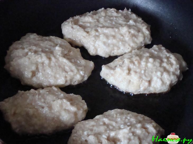 Овсяные сырники с фруктами