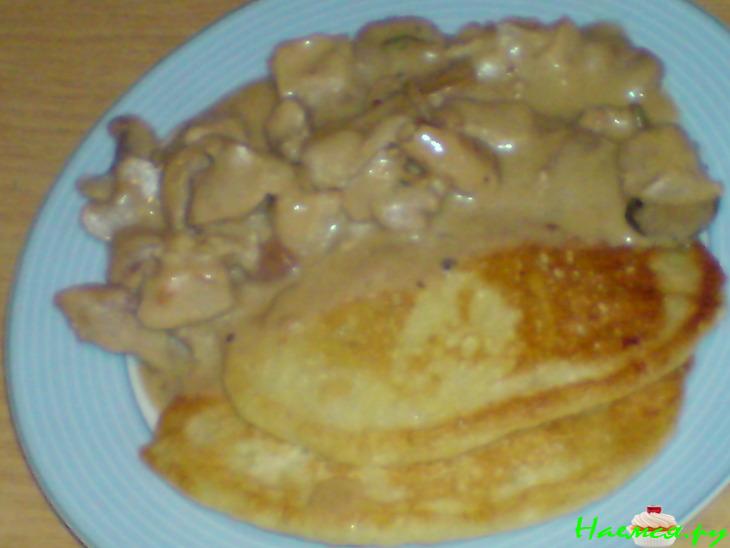 Картофельные оладьи на дрожжевом тесте с пикантной подливкой