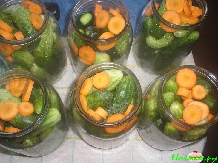 Огурцы с морковкой