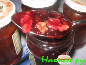 Сливово-ореховый джем с изюмом