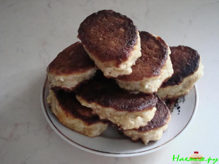 Овсяные сырники с фруктами