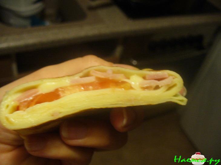 Блинные конвертики с ветчиной и сыром