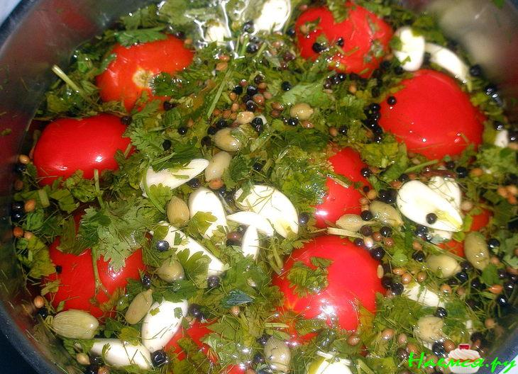 Пряные маринованные помидоры