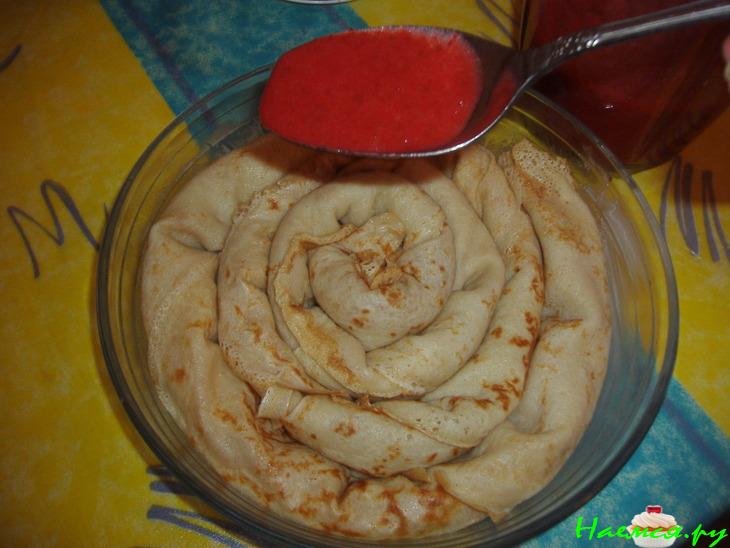 Блины с заварным кремом под ягодным соусом! (2 варианта подачи) Блины с заварным кремом под ягодным соусом! (2 варианта подачи)