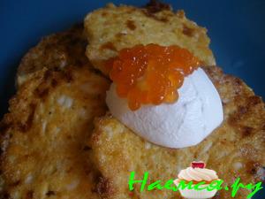 Нежные оладьи из яиц и плавленых сырков