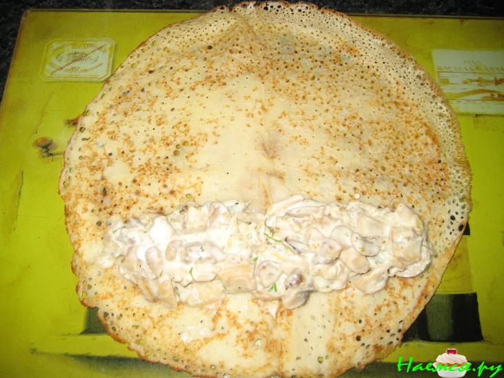 Блины с грибами и голубым сыром