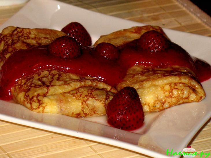 Сырно-творожные блины с клубничным соусом Сырно-творожные блины с клубничным соусом