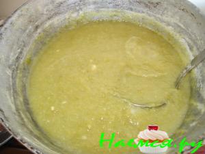 Яблочное пюре &laquo;Неженка&raquo; из молодых яблочек и Яблочный компот из остатков