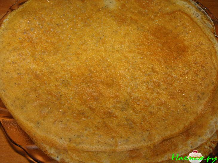 Маковые крепы с земляничным вареньем