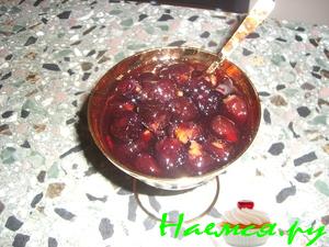 Варенье из красной черешни с грецкими орехами