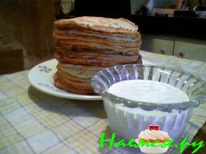 Блины с овсяными хлопьями и сметанным кремом