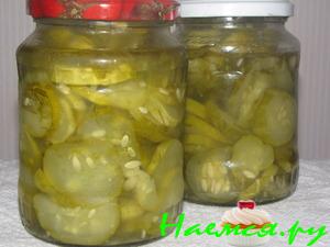 Консервированная закуска: резанные огурцы в собственном соку
