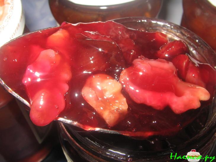 Сливово-ореховый джем с изюмом