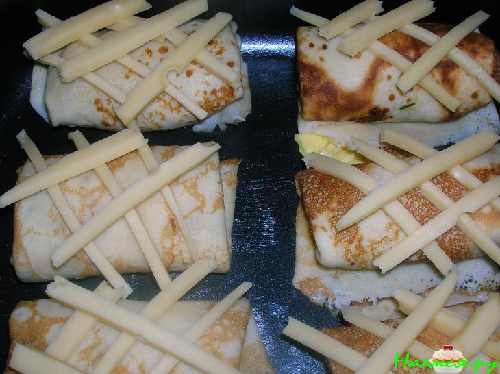 Блинчики в сырную клеточку, фаршированные курятиной Блинчики в сырную клеточку, фаршированные курятиной