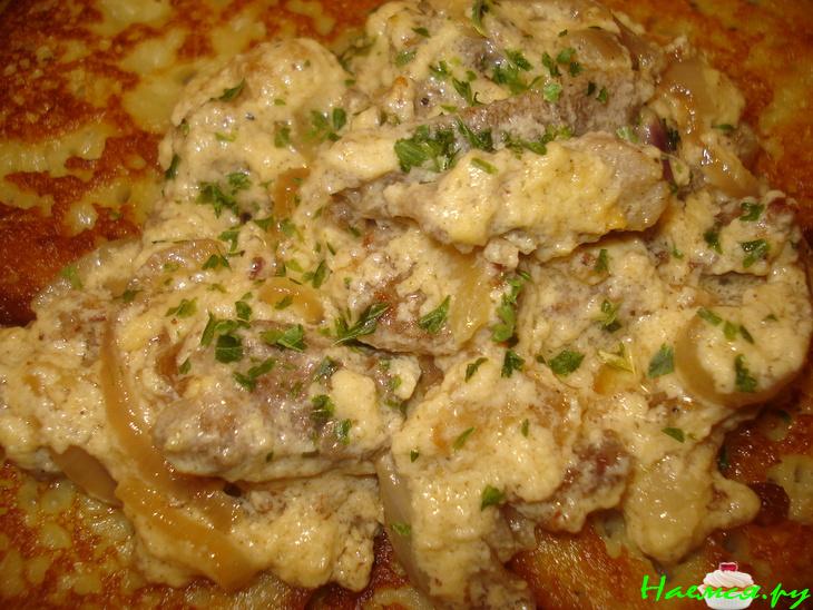 Заварные картофельные оладьи с мясным соусом "мачанка"