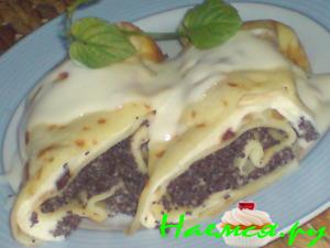 Налистники с творогом, маком и сушеной вишней