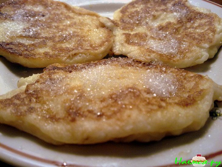 Оладушки 'Воскресные' (с сыром,изюмом и т.д) Оладушки 'Воскресные' (с сыром,изюмом и т.д)