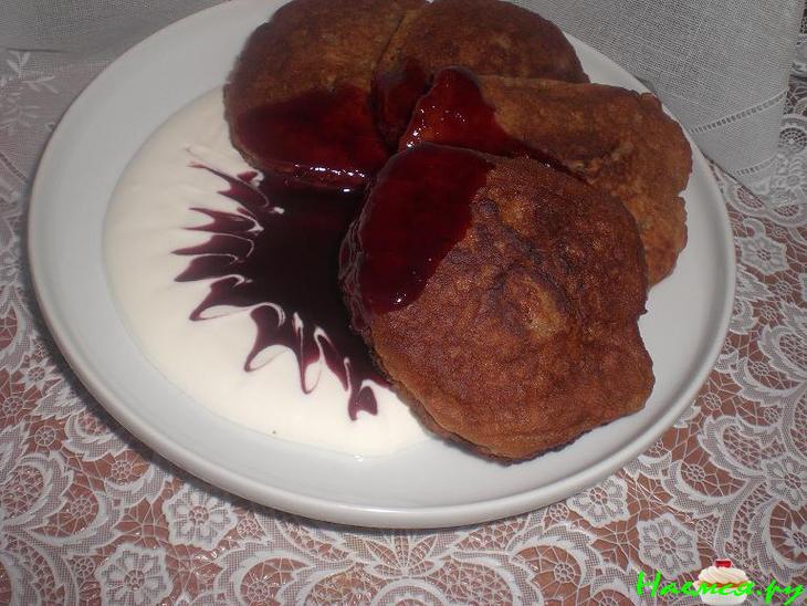 Яблочные оладьи с какао